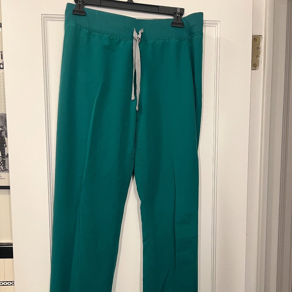 FIGS   Video Livingston Basic Scrub Pants